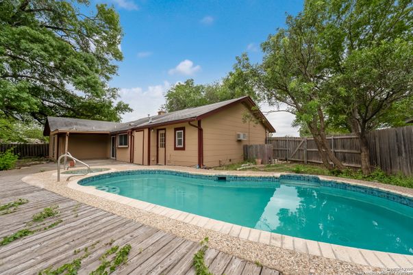 Exterior, Pool
