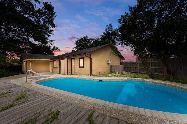 Exterior, Pool