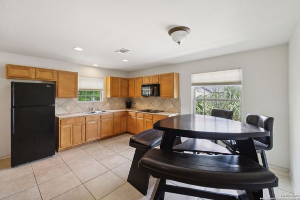 Dining room, Interior, Kitchen, Recessed Lighting