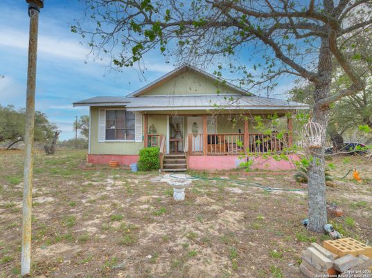 Backyard, Exterior, Facade, Ranch