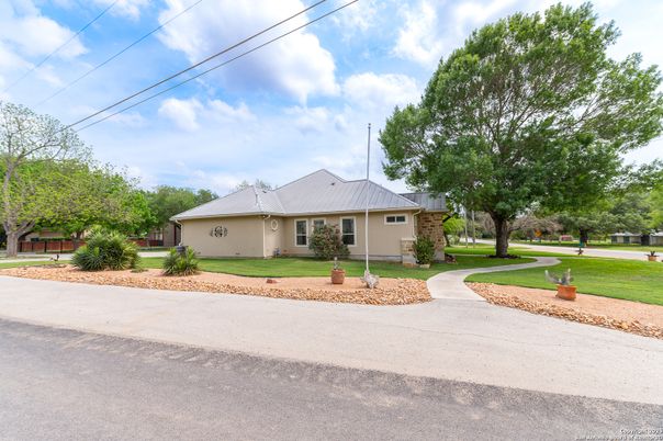 Attached, Exterior, Facade, Ranch