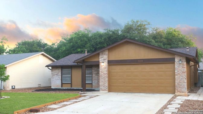 Attached, Exterior, Facade, Ranch
