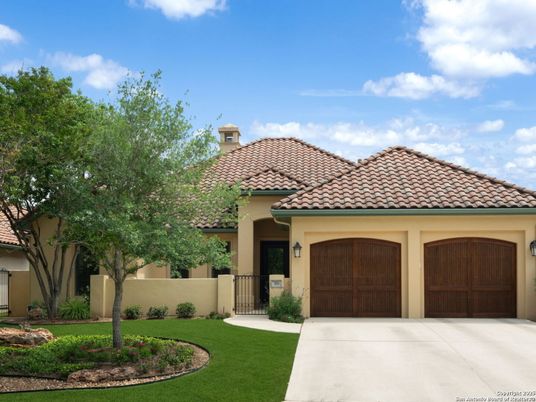 Attached, Exterior, Facade, Mediterranean