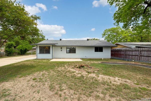 Backyard, Exterior, Facade, Ranch