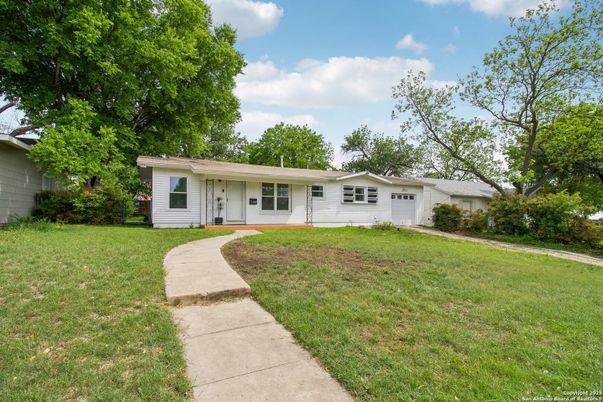 Backyard, Exterior, Facade, Ranch