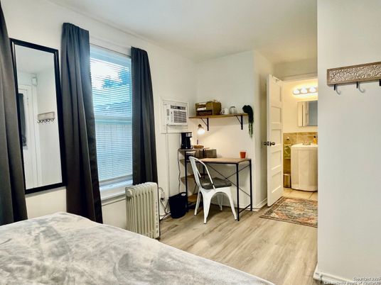 Interior, Washer, Wood Texture Flooring