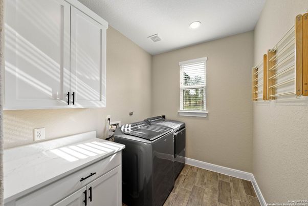 Interior, Recessed Lighting, Washer, Wood Texture Flooring