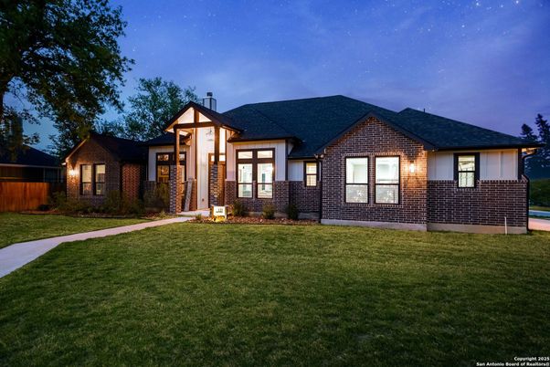 Backyard, Exterior, Facade, Brick Facade, Brick Traditional