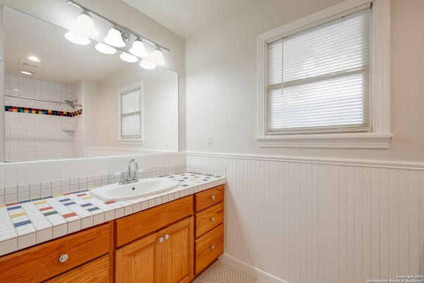 Bathroom, Interior, Recessed Lighting, Tile Countertops