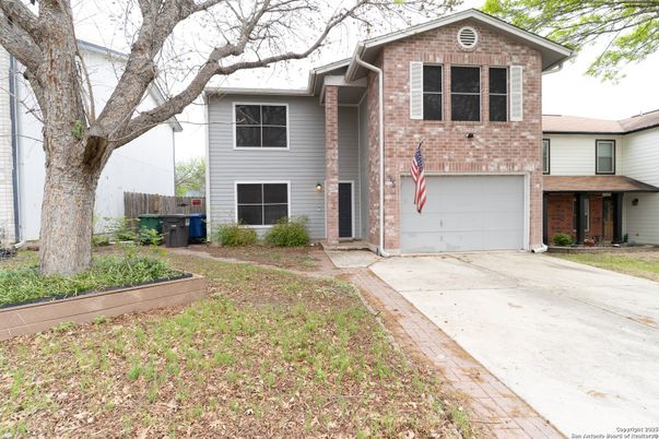 Attached, Exterior, Facade, Brick Facade, Raised Ranch