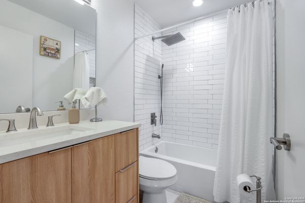 Bathroom, Interior, Recessed Lighting