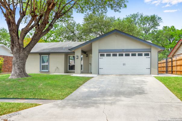 Attached, Exterior, Facade, Ranch