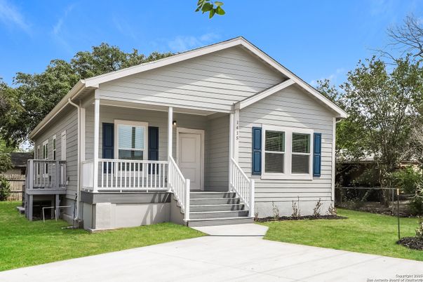 Exterior, Facade, American Craftsman