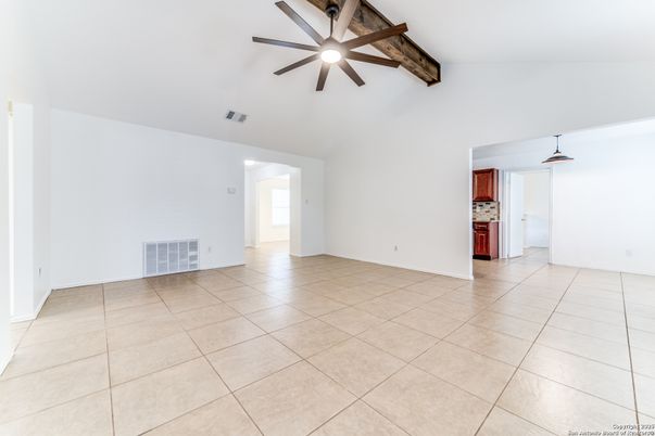 Empty room, Interior, Wooden Beams