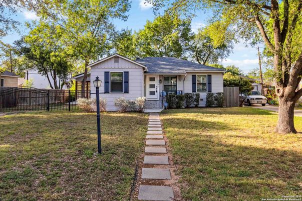 Backyard, Exterior, Facade, Ranch