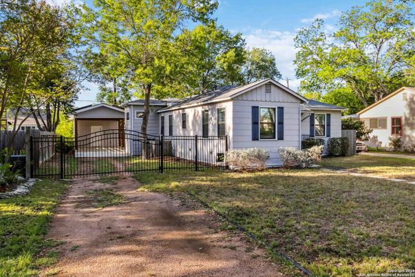 Backyard, Exterior, Facade, Ranch
