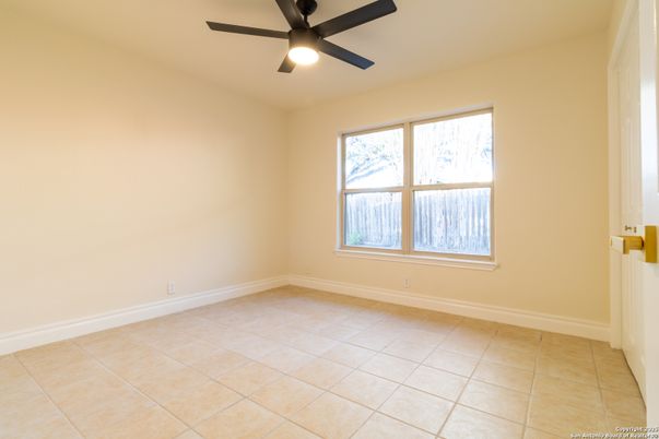 Empty room, Interior