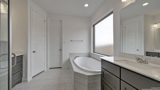 Bathroom, Dual Sink Vanities, Interior, Recessed Lighting