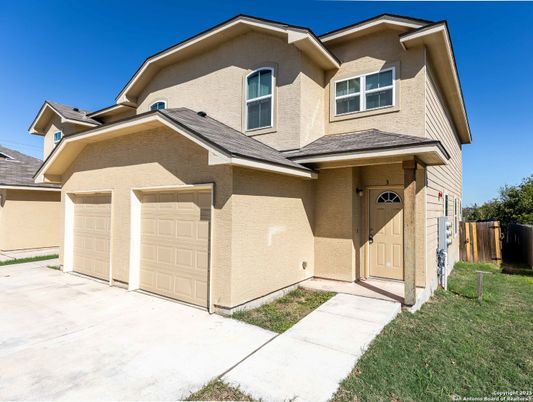 Attached, Exterior, Facade, Mediterranean