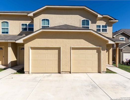 Attached, Exterior, Facade, American Craftsman