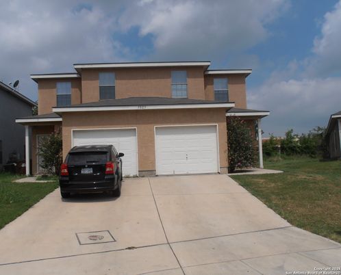 Attached, Exterior, Facade, Brick Facade, Modern