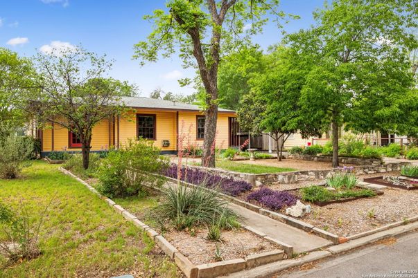 Backyard, Exterior, Facade, Ranch