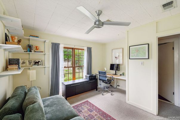 Home Office, Interior