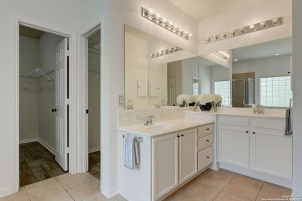 Bathroom, Dual Sink Vanities, Interior