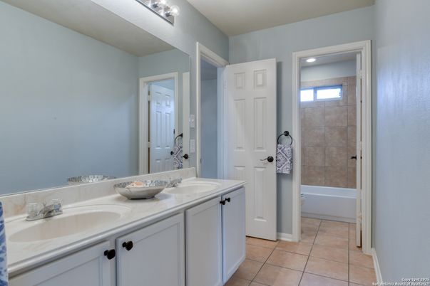 Bathroom, Dual Sink Vanities, Interior, Recessed Lighting