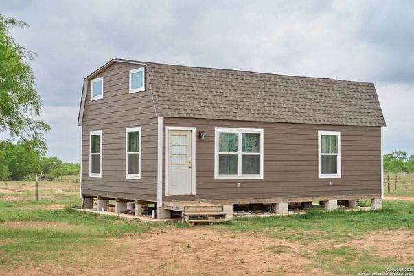 Exterior, Facade, Cape Cod