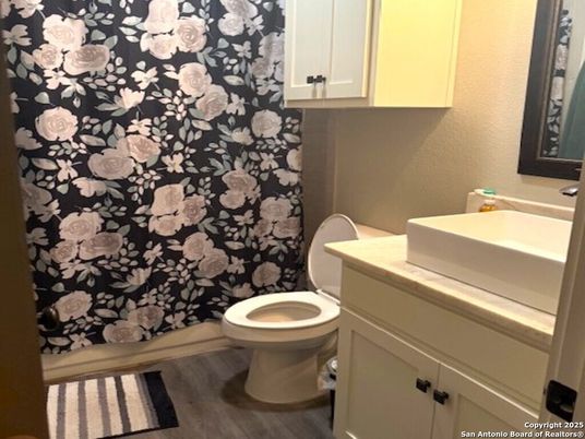 Bathroom, Interior, Pendant Lights, Wood Texture Flooring