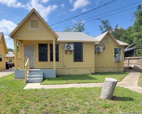Exterior, Facade, Cape Cod