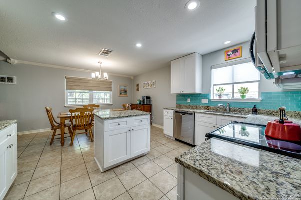 Chandelier, Dining room, Interior, Kitchen, Recessed Lighting