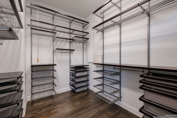 Interior, Walk-in Closets, Wood Texture Flooring
