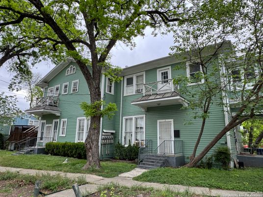 Exterior, Facade, Queen Anne Victorian