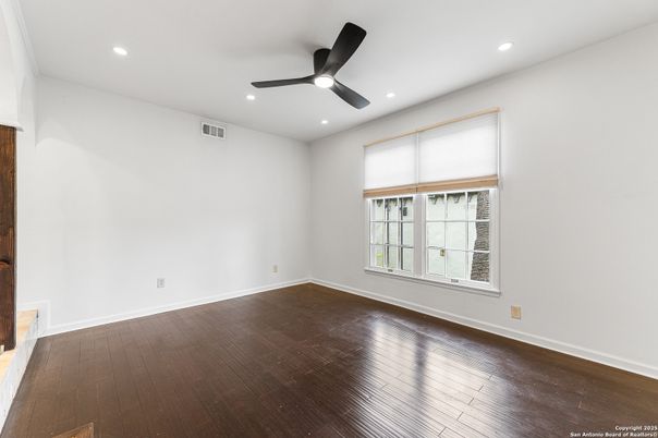 Empty room, Interior, Recessed Lighting, Wood Texture Flooring