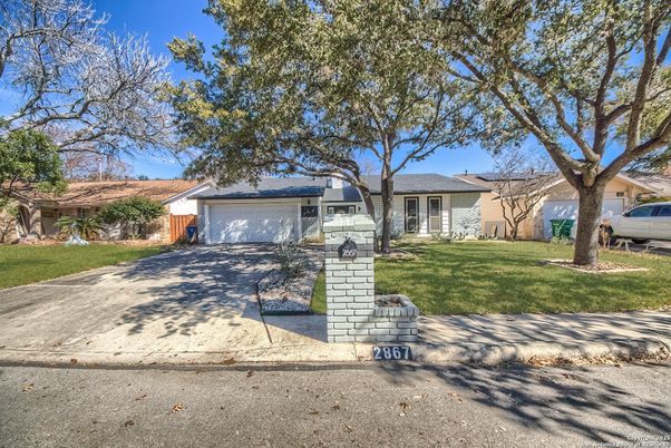 Attached, Exterior, Facade, Ranch