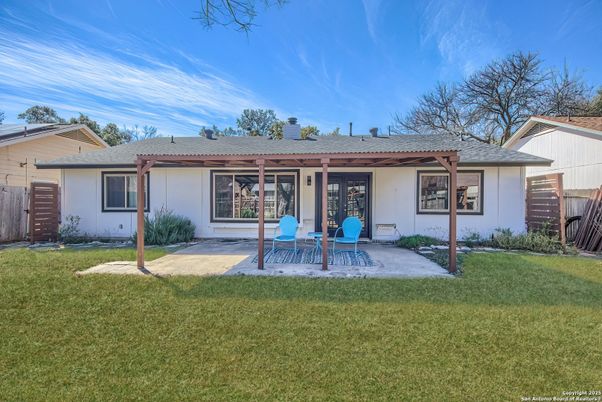 Backyard, Exterior, Facade, Ranch