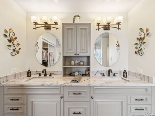 Bathroom, Dual Sink Vanities, Interior
