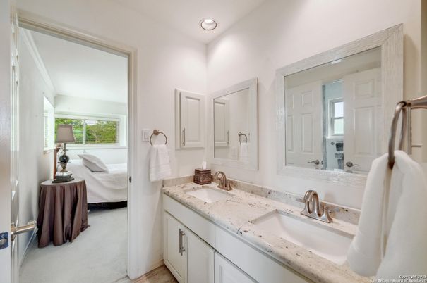 Bathroom, Dual Sink Vanities, Interior, Recessed Lighting