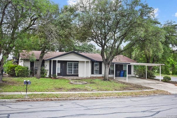 Backyard, Exterior, Facade, Ranch