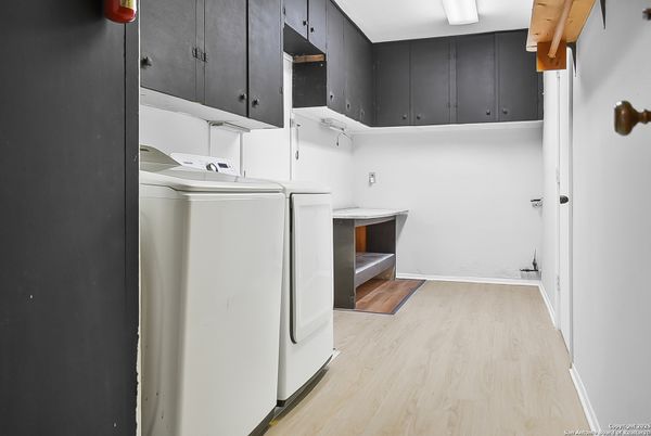 Interior, Washer, Wood Texture Flooring
