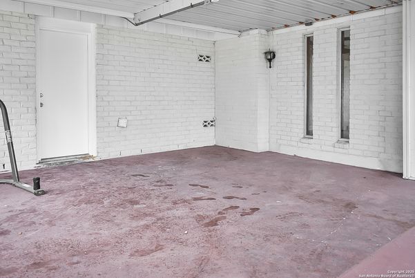 Garage, Interior, Stone Walls
