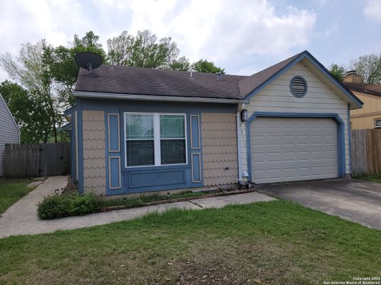 Attached, Exterior, Facade, Ranch