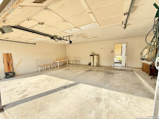 Garage, Interior
