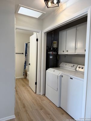 Interior, Utility Closets, Washer, Wood Texture Flooring