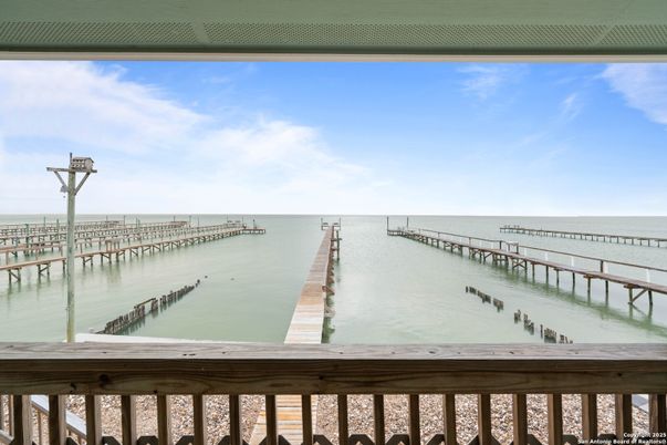 Exterior, Lake
