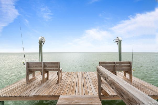 Exterior, Lake