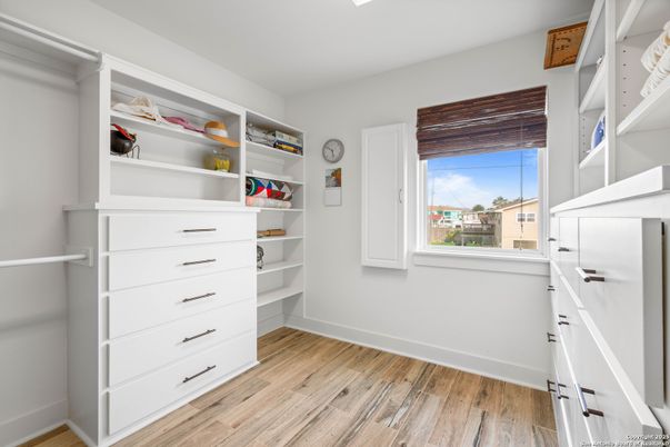 Interior, Walk-in Closets, Wood Texture Flooring