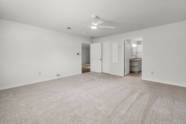 Empty room, Interior